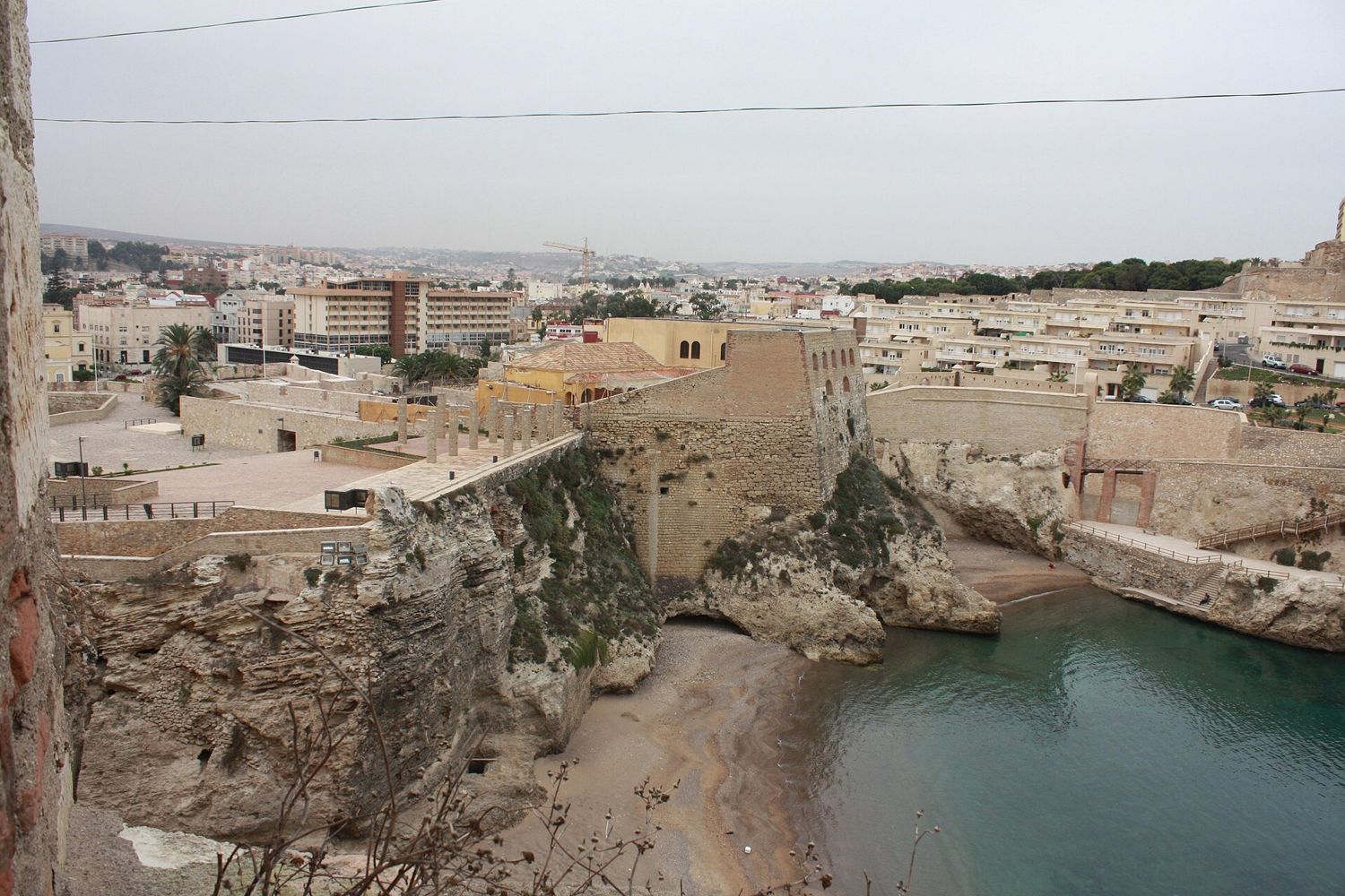 La Ensenada de los Galápagos vista desde el baluarte de la Concepción, en Melilla la Vieja