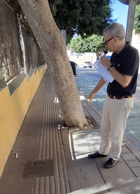 Imagen de la noticia: Tasende pide una limpieza de choque en el Barrio Victoria por suciedad, poda e iluminación
