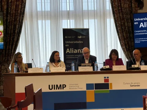 Imagen de la noticia: El rector de la UGR reivindica en Santander los campus de Ceuta y Melilla