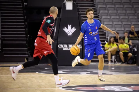 Imagen de la noticia: El Melilla Ciudad del Deporte cae 95-68 ante el Coviran Granada en pretemporada