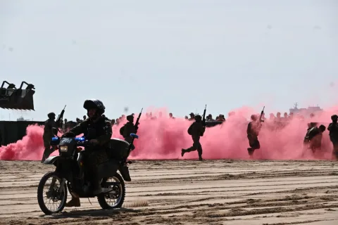 Imagen de la noticia: Melilla celebra sus 529 años de españolidad con una exhibición militar en Los Cárabos