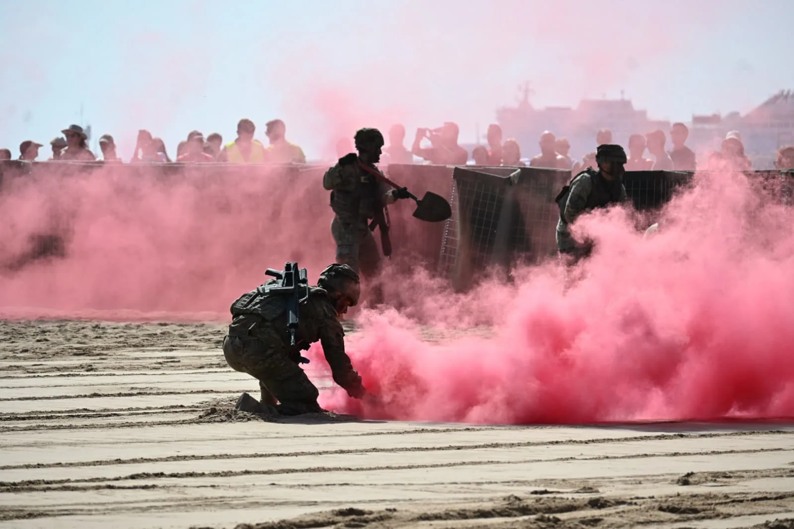 Imagen de la noticia: Melilla celebra sus 529 años de españolidad con una exhibición militar en Los Cárabos