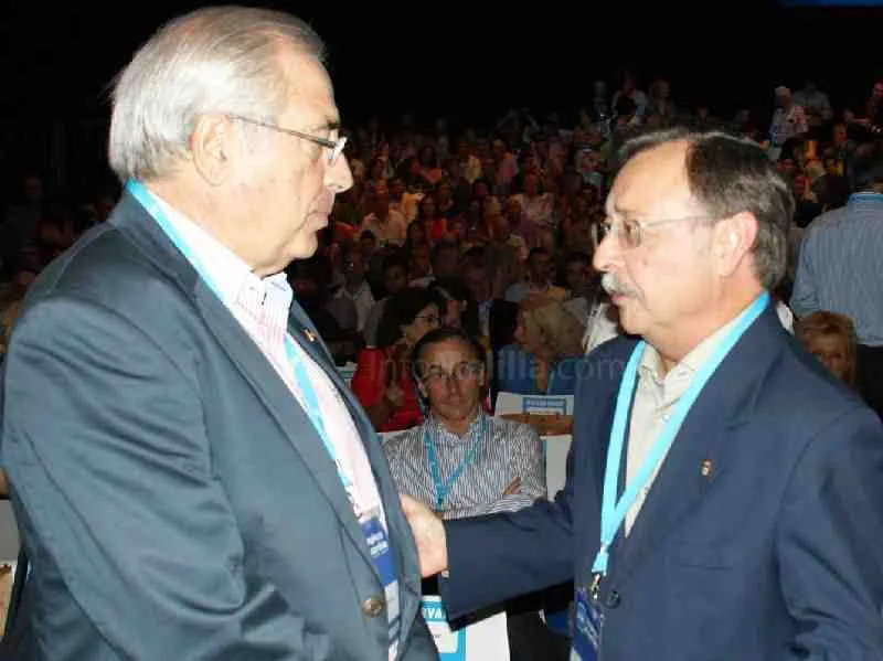 Imagen de la noticia: El Senado concede su Medalla de Oro a Imbroda y al presidente de Ceuta