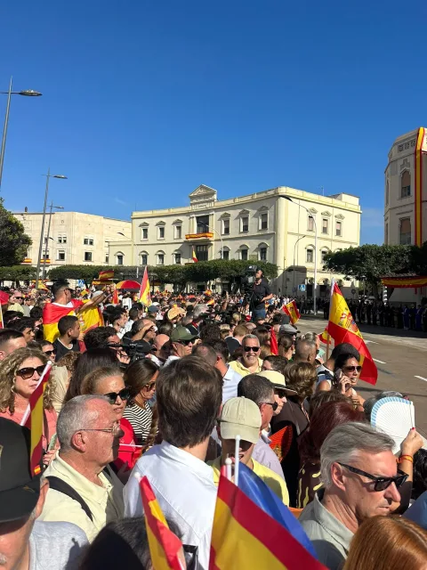 Espera en la plaza
