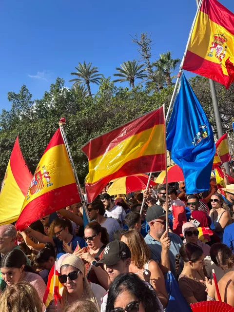 Espera en la plaza