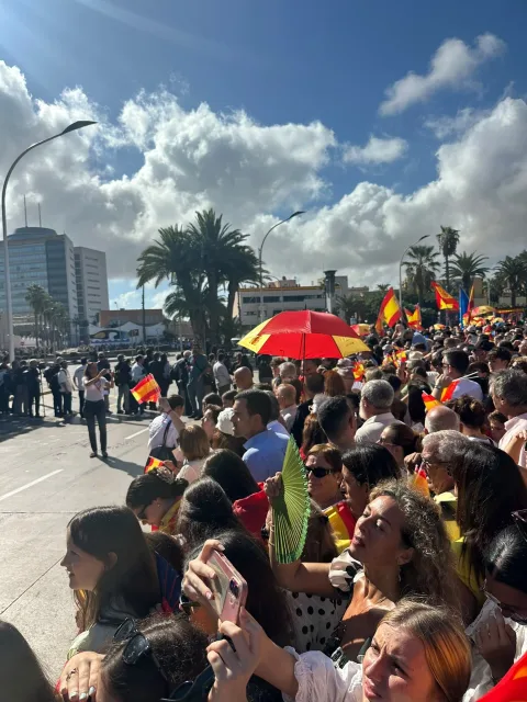 Espera en la plaza