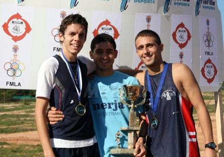 Ganadores de la competición de campo a través celebrada en Rostrogordo el pasado sábado.