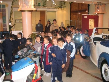 Alumnos del colegio Constitución visitaron la exposición de colecciones en la Fundación Ga...