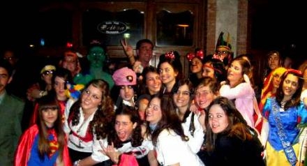 Nuevas Generaciones celebró su fiesta de carnaval en el Bribón, y aquí nos remiten una fot...