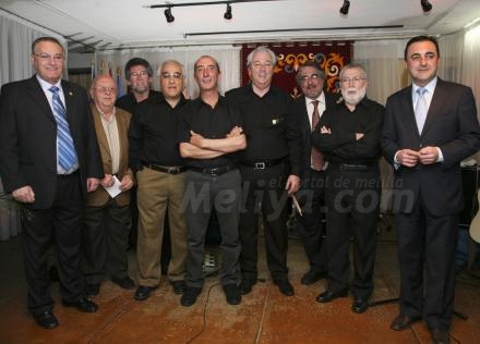 El grupo musical melillense Los Dinguels se volvió a juntar para tocar, esta vez en la Cas...
