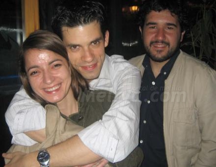 Reduan, de Casa Marta, saluda a su amigo, un bulldog francés, tan simpático como este gran...