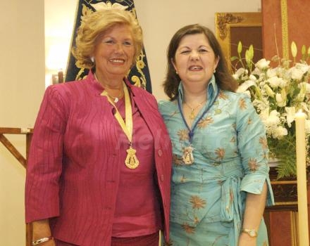Antonia Cerrato y Paqui Durán son amigas, rocieras y devotas de la Blanca Paloma