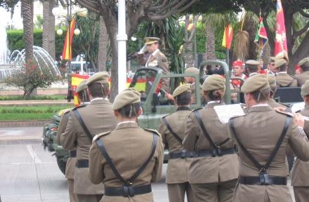 El comandante general César Muro Benayas pasa revista a casi 1.600 profesionales de la mil...