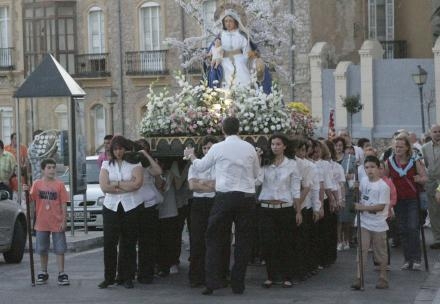 Un año más, la Divina Pastora recorrió las calles del barrio de Medina Sidonia con los vec...