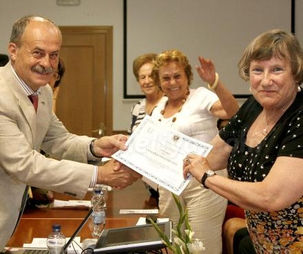 Los mayores melillenses también pueden presumir de titulación universitaria gracias a la U...