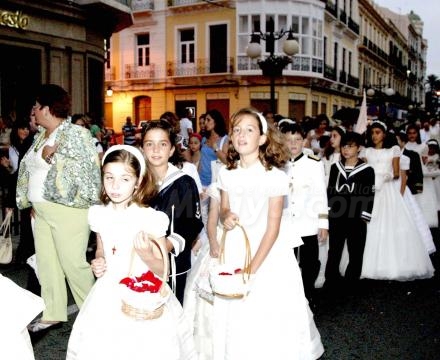 A pesar de la amenaza del viento y las gotas que cayeron en Melilla, la procesión del Corp...