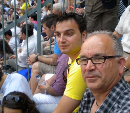 Manolo Heredia disfruta con sus familiares y amigos de una corrida de toros en la plaza de...