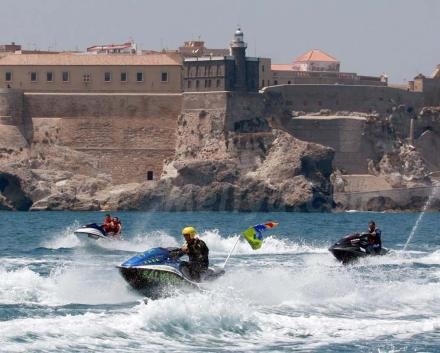 Melilla es bonita desde cualquier punto de vista pero navegar en moto junto a murallas de...