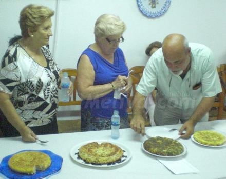 La Casa de Melilla en Almería lo tiene claro: al verano buena cara y mejor estómago