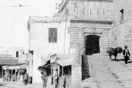 La foto, remitida por un usuario de MeliYa.com muestra la Puerta de la Marina tal y como e...