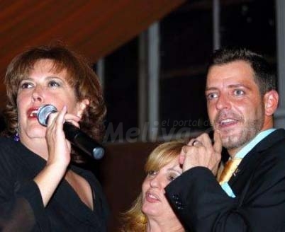 Fran, que es un 'informal' pero un tipo fenomenal, nos presta la foto de los tres cantante...