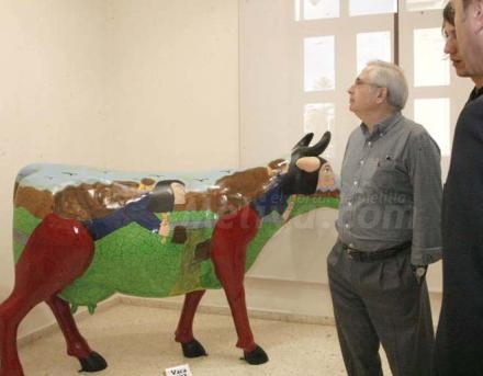 Vacas de colores, vacas artísticas, 'Melilla es Arte' y la 'obra' de Valdivieso es contemp...
