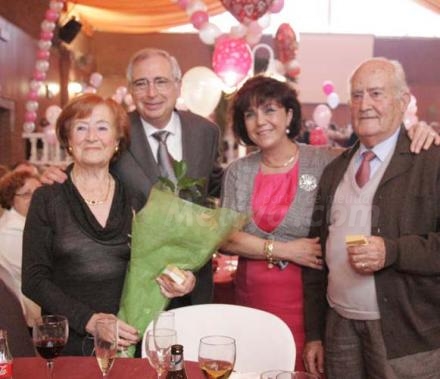 La pareja veterana celebra San Valentín con el afecto de las instituciones