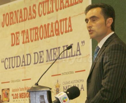 Fernando Cámara, director de la Escuela Taurina de Málaga, ofreció una conferencia en las...