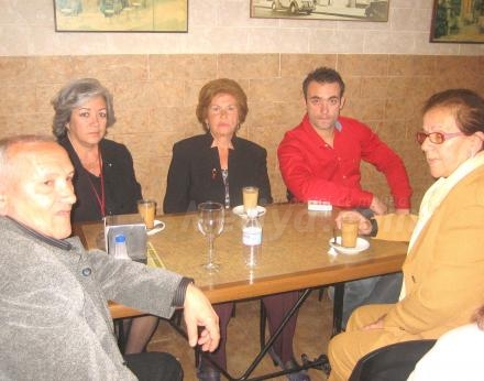 Antonia Cerrato preside la reunión familiar de los incondicionales rocieros de Melilla