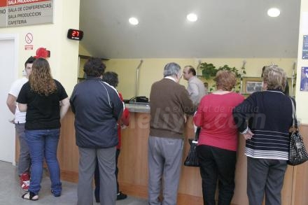 Ya se forman las primeras colas en el PEC para acceder a los billetes de barco a seis euro...