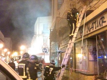 El susto, la preocupación invadieron el centro de la ciudad -Avenida de Castelar- por un i...