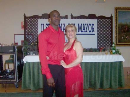 Jorge Luis y su bella esposa son especialistas en eso de la salsa, el merengue, la bachata...