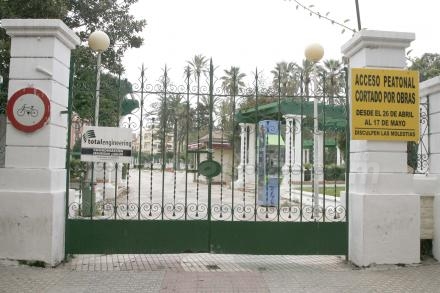 El único acceso habilitado para cruzar el Parque Hernández está cerrado desde ayer y por e...