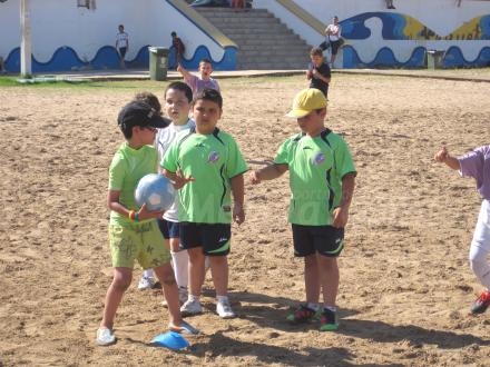 Gracias a la Escuela Multideportiva, los chavales melillenses pueden aprender a jugar al f...