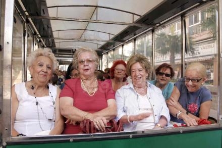 La Asociación de Amas de Casa se monta en el tren turístico gracias a las gestiones de Car...