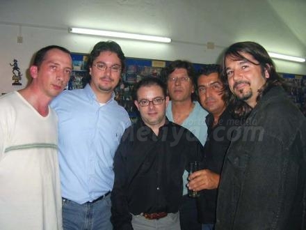Los mejores jazzistas de Melilla, que es lo mismo que decir los mejores de España, posan a...