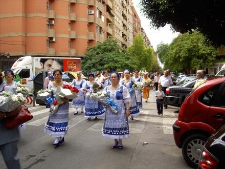 No es Melilla, es Valencia y son las damas de la Casa de Melilla procesionando en honor a...