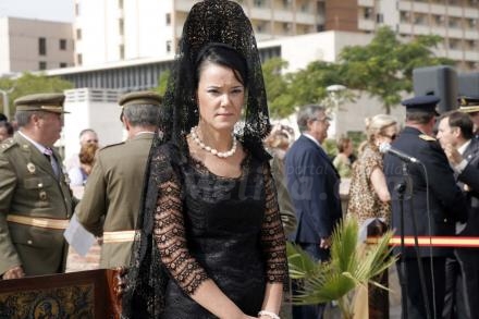 María Antonia Garbín ha sido la guapísima madrina de la nueva Enseña Naional de la ULOG