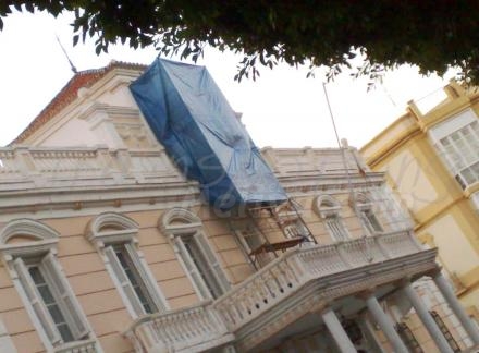 'Uno de Melilla' se pregunta si la Comandancia General arregla su fachada o si, aprovehand...
