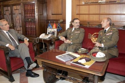 El coronel Fernando Gutiérrez de Otazu deja la Jefatura del Estado Mayor en manos del coro...