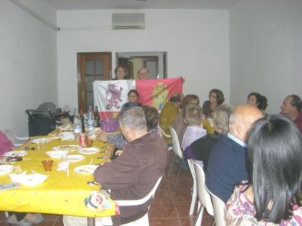 Las gentes de la Casa de Castilla León en Melilla celebran alegremente en su sede la Navid...