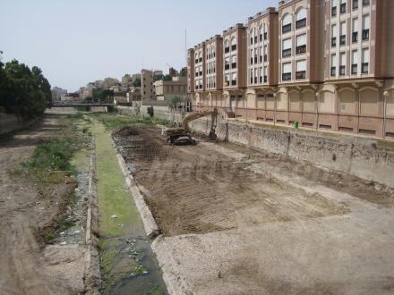En el río de oro debe haber tráfico rodado porque, si no, se entiende poco la presencia de...