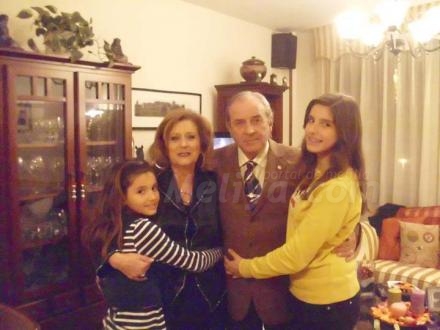 Es hermoso ver a Lely Muñoz y a Miguel Carmona con sus dos preciosidades de nietas, las hi...