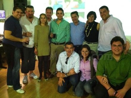 Muchas felicidades a Ana que cumplía años y lo celebró a lo grande con buenos amigos y alg...