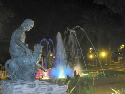 Todos los melillenses tenemos a diario la oportunidad de recordar a Félix Rodríguez de la...