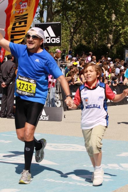 Melillenses en la maratón de Madrid, y siempre orgullosos, llevando el nombre de Melilla a...