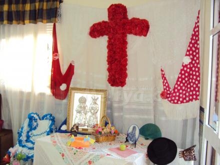 La Asocciación de Familiares de Enfermos de Alzheimer también cuenta con su Cruz de Mayo..