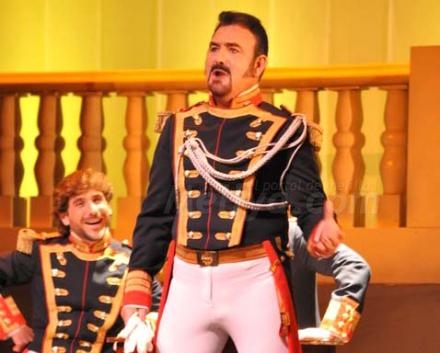El tenor melillense, Sebastián Alarcón, demostró su talento y su portento en la escenifica...