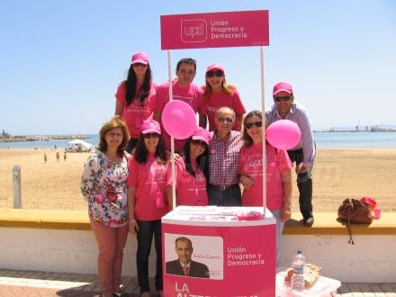 El quiosco electoral una forma no intrusiva de hacer campaña electoral, la gente de UPYD d...