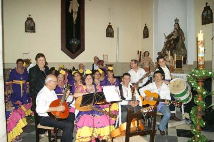 Calentando motores las mujeres y hombres del Coro del Cautivo y la Virgen de la Victoria
